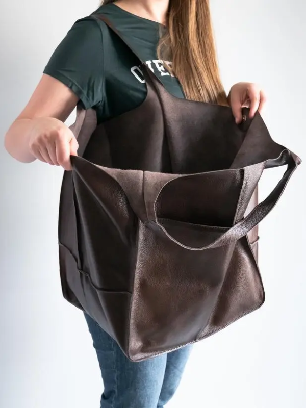 Grote strandtas Maxine voor dames, retro stijl en perfect voor zomerse avonturen.