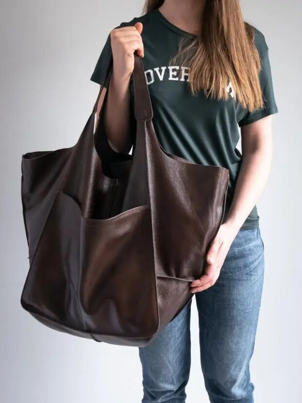 Stijlvolle PU-leren handtas Maxine voor dames, groot genoeg voor al je strandspullen.
