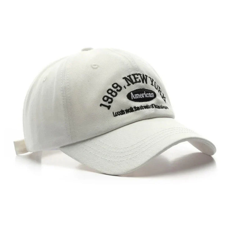 Klassieke New York heren baseballpet van duurzaam katoen, een veelzijdig accessoire voor elke stijl, in rood.