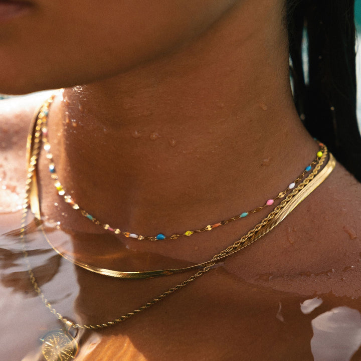 Waterbestendige regenboog choker ketting voor dames, levendige kleuren die lang meegaan.
