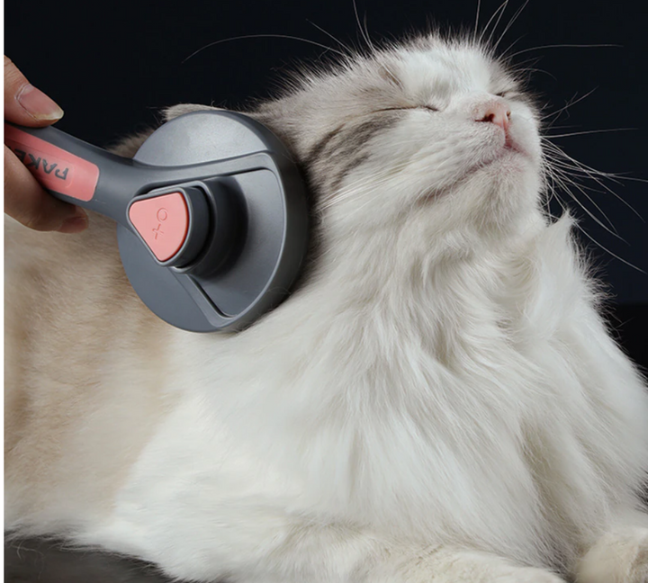 Ergonomische premium huisdierborstel voor comfortabele vachtverzorging, ontwollen en massage bij kat & hond.