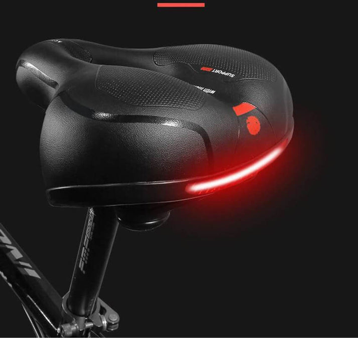 "Comfortabel fietszadel met CloudComfort techniek, zacht en ademend, universele pasvorm, geschikt voor alle fietsmodellen."