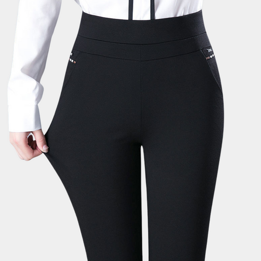 "Comfortabele dames stretchbroek, hoge taille, zwart met strepen, elastische stof voor een flatterend en stijlvol silhouet."