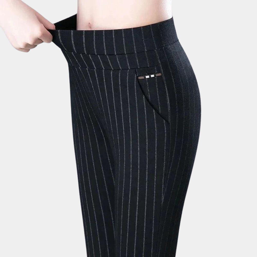 "Comfortabele dames stretchbroek, hoge taille, zwart met strepen, elastische stof voor een flatterend en stijlvol silhouet."