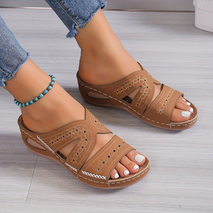 "Comfortabele Farida orthopedische sandalen bieden ondersteuning met gelzolen en stijl in blauw, lichtbruin, roze, zwart."