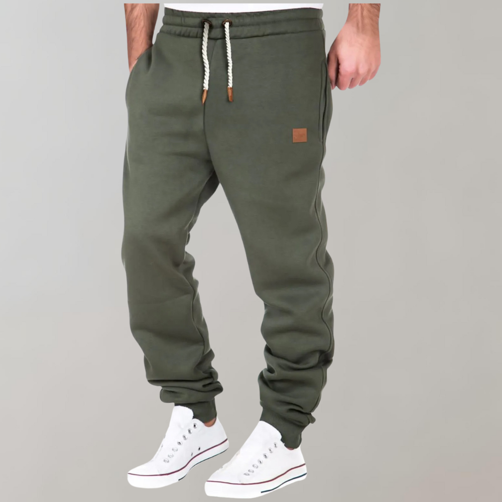 "Comfortabele heren joggingbroek met baggy pasvorm, grijs van kleur, verstelbare tailleband, ideaal voor sport en casual."