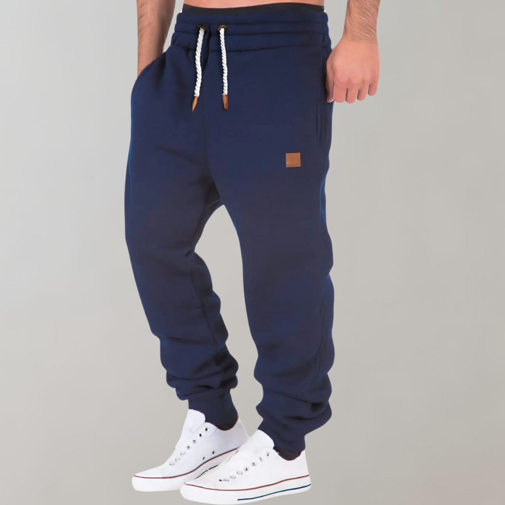 "Comfortabele heren joggingbroek met baggy pasvorm, grijs van kleur, verstelbare tailleband, ideaal voor sport en casual."
