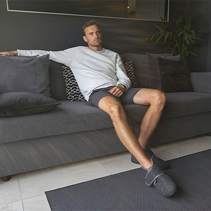 Comfortabele herenpantoffels in vintage stijl met stevige enkelband, stoffen binnenkant en TRP-zool voor grip en duurzaamheid