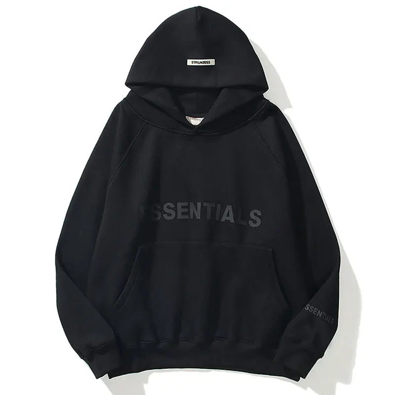 "Comfortabele oversized Essentials Hoodie met ruime capuchon en buidelzak voor dames, ideaal voor streetwear-look."