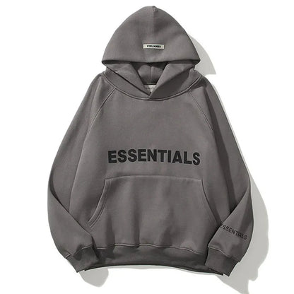 "Comfortabele oversized Essentials Hoodie met ruime capuchon en buidelzak voor dames, ideaal voor streetwear-look."