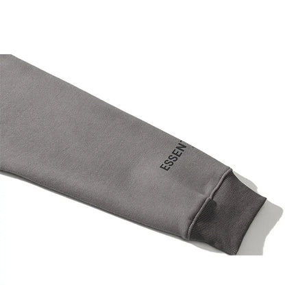 "Comfortabele oversized Essentials Hoodie met ruime capuchon en buidelzak voor dames, ideaal voor streetwear-look."