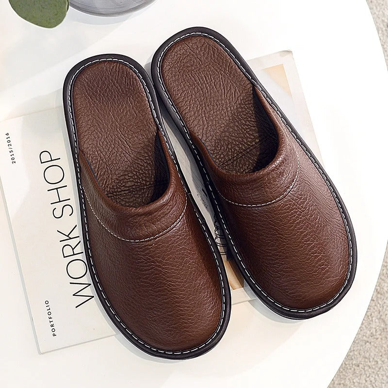 Comfortabele vegan leren pantoffels, luxe uitstraling, perfect voor thuisontspanning, met stijlvolle details en hoogwaardige 