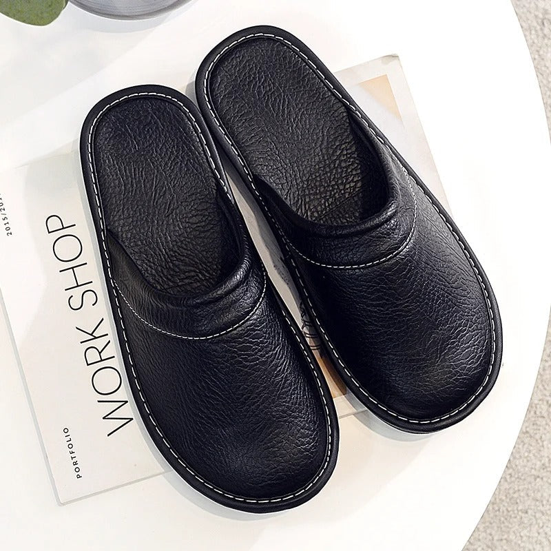Comfortabele vegan leren pantoffels, luxe uitstraling, perfect voor thuisontspanning, met stijlvolle details en hoogwaardige 