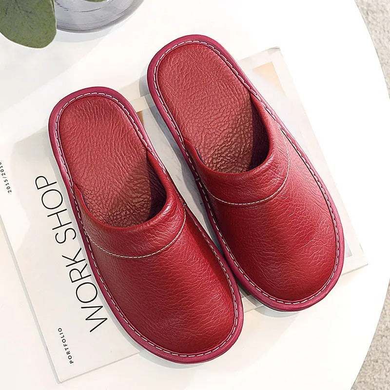 Comfortabele vegan leren pantoffels, luxe uitstraling, perfect voor thuisontspanning, met stijlvolle details en hoogwaardige 