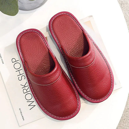 Comfortabele vegan leren pantoffels, luxe uitstraling, perfect voor thuisontspanning, met stijlvolle details en hoogwaardige 