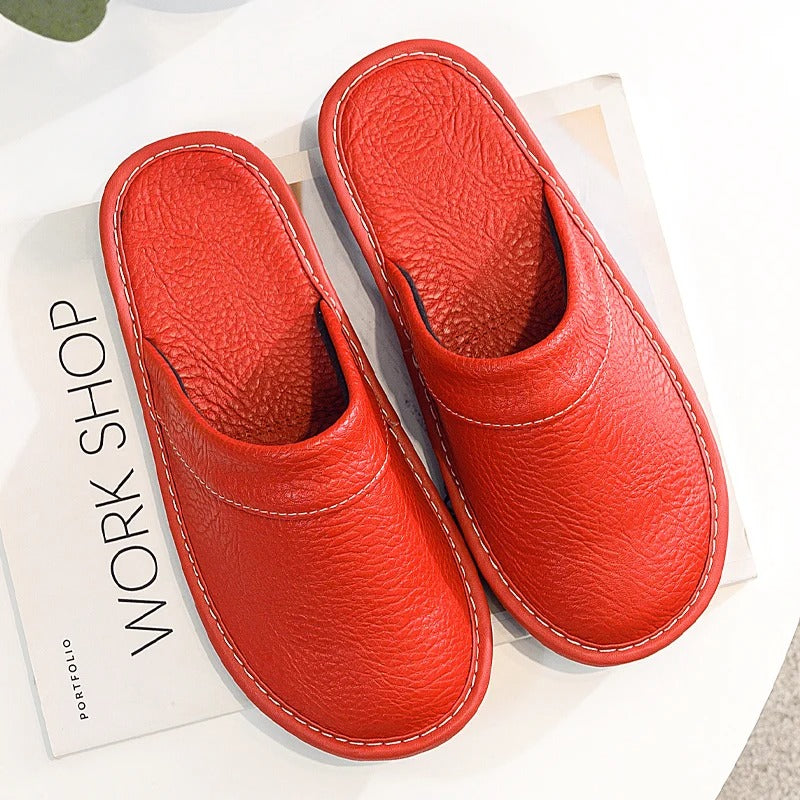 Comfortabele vegan leren pantoffels, luxe uitstraling, perfect voor thuisontspanning, met stijlvolle details en hoogwaardige 