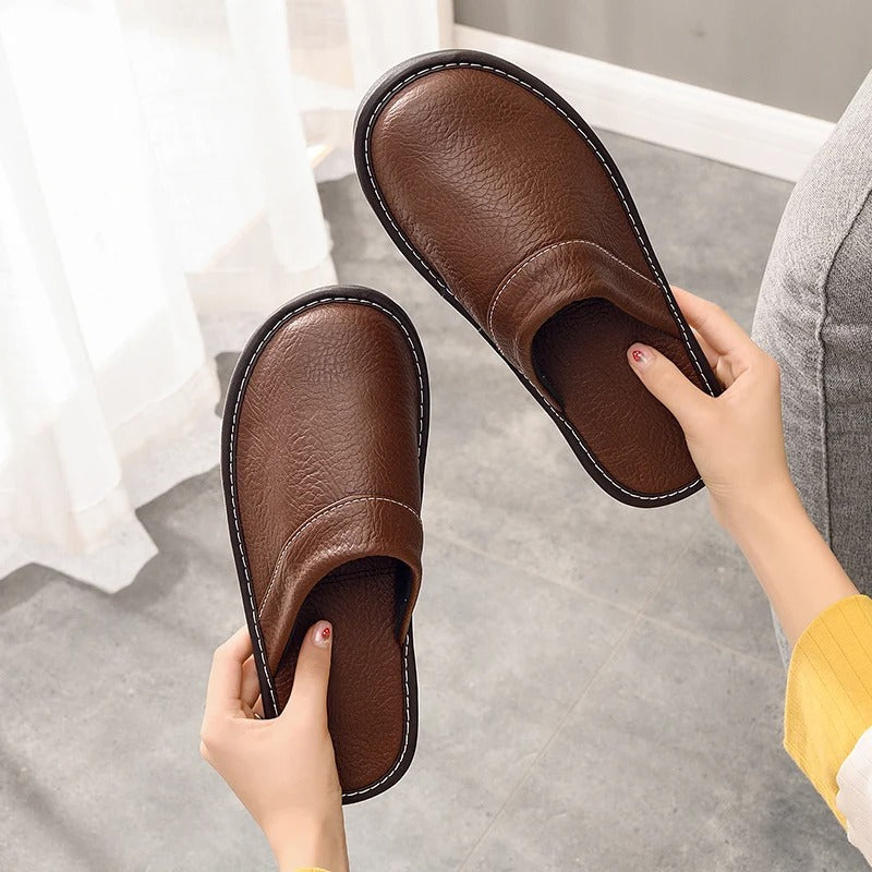 Comfortabele vegan leren pantoffels, luxe uitstraling, perfect voor thuisontspanning, met stijlvolle details en hoogwaardige 