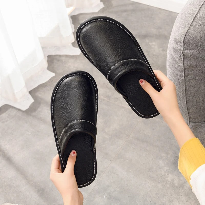 Comfortabele vegan leren pantoffels, luxe uitstraling, perfect voor thuisontspanning, met stijlvolle details en hoogwaardige 