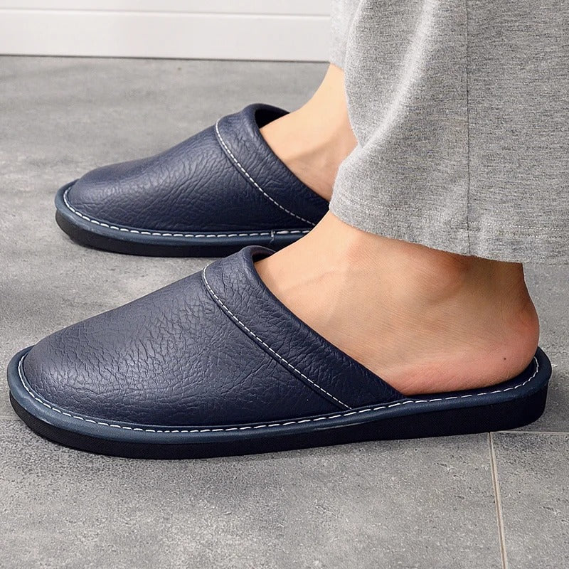 Comfortabele vegan leren pantoffels, luxe uitstraling, perfect voor thuisontspanning, met stijlvolle details en hoogwaardige 