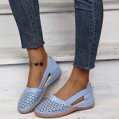 "Comfortabele vintage dames instap wedges sandalen met uitgesneden design en subtiele wedge hak, ideaal voor de zomer."