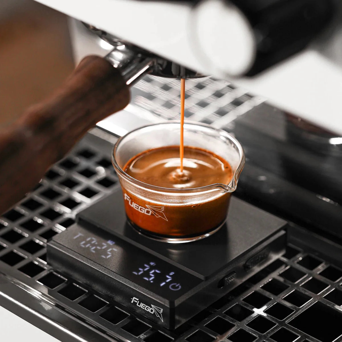 Compacte digitale koffie weegschaal, slank ontwerp, hoge precisie tot 0,1g, ideaal voor barista's en koffie liefhebbers.
