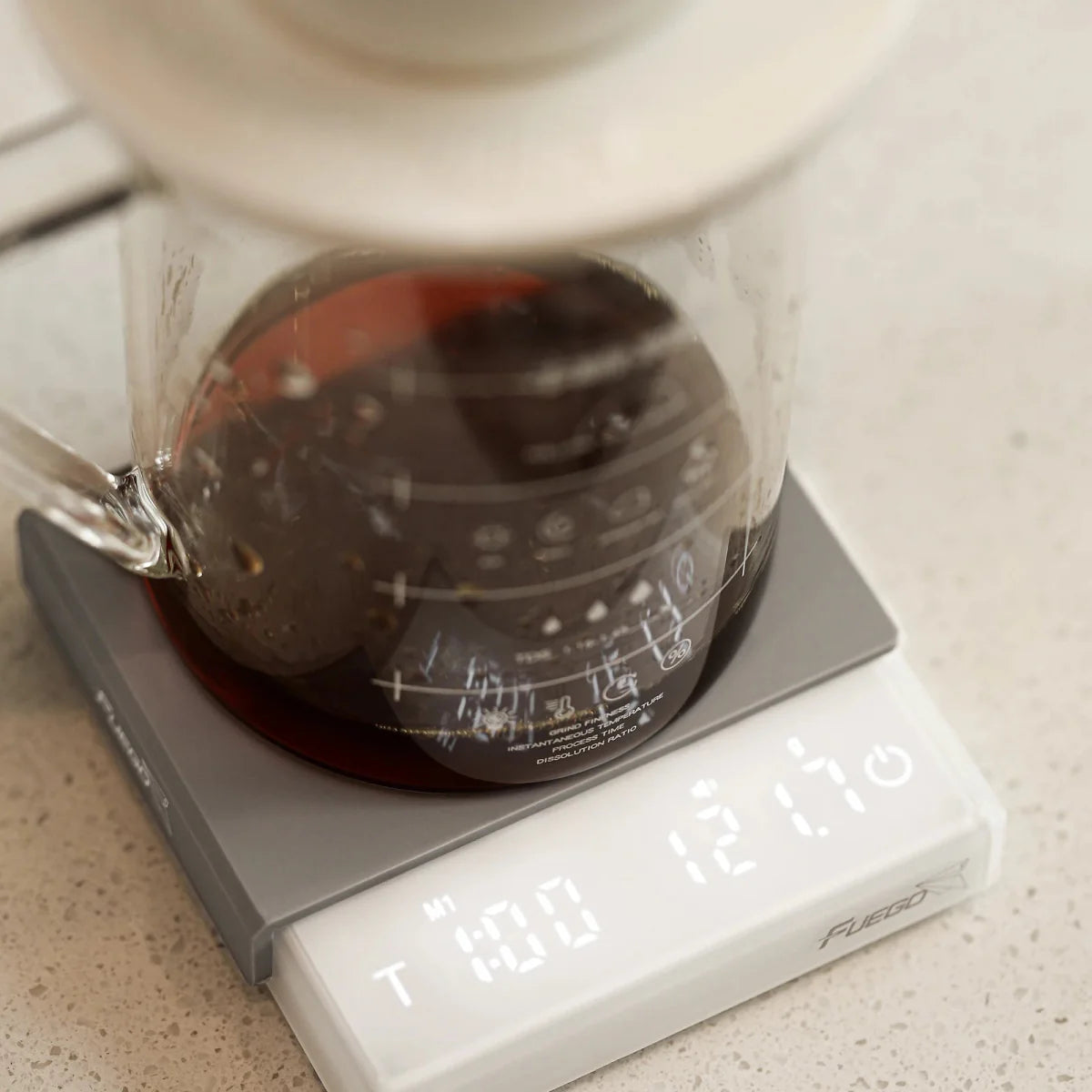 Compacte digitale koffie weegschaal, slank ontwerp, hoge precisie tot 0,1g, ideaal voor barista's en koffie liefhebbers.