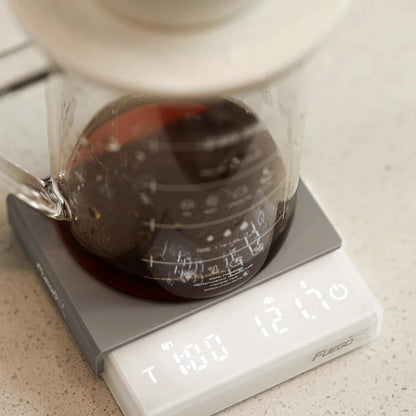 Compacte digitale koffie weegschaal, slank ontwerp, hoge precisie tot 0,1g, ideaal voor barista's en koffie liefhebbers.