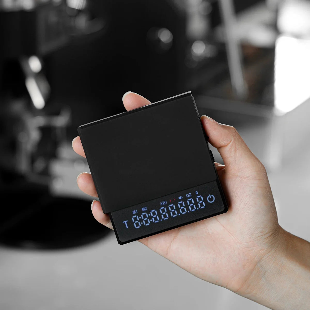 Compacte digitale koffie weegschaal, slank ontwerp, hoge precisie tot 0,1g, ideaal voor barista's en koffie liefhebbers.