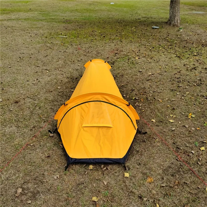 Binnenzijde van compacte waterdichte mvb26 tent, ruim genoeg voor 1 persoon, ideaal voor solo kamperen.