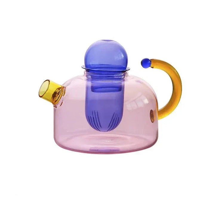 Glazen theepot met heet water & mokken met thee, sfeervol gepresenteerd. Ideaal voor warme dranken.