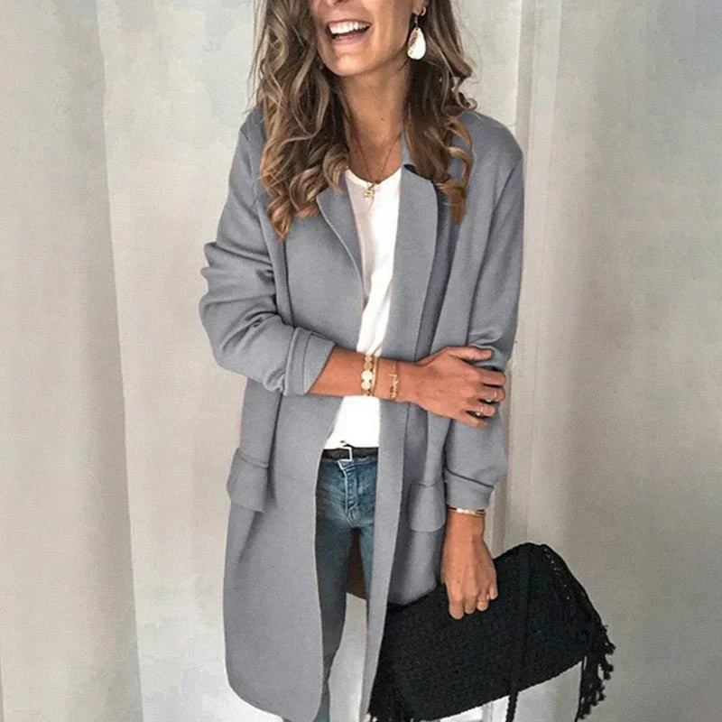 "Cory blazer dames, elegante lange blazer met moderne twist, diverse kleuren, stijlvol voor werk en casual gelegenheden."