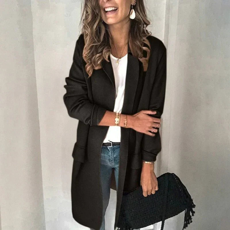 "Cory blazer dames, elegante lange blazer met moderne twist, diverse kleuren, stijlvol voor werk en casual gelegenheden."