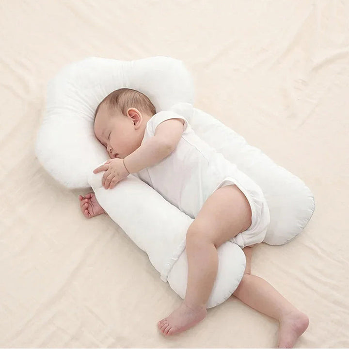 Ergonomisch babykussen met optimale vorm voor hoofdje, voorkomt platte-kop syndroom bij pasgeboren baby's.