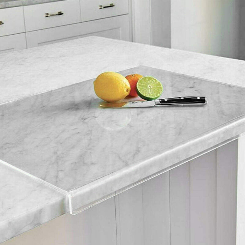 Stijlvolle transparante acryl antislip snijplank GlassEdge, ideaal voor keukenbereiding.