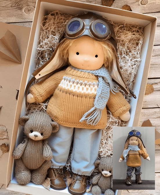 Waldorf knuffelpop Poppi, handgemaakt zacht speelgoed voor fantasiespel en comfort voor kinderen.