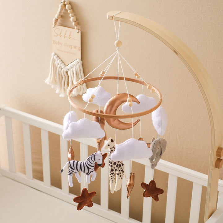 Kleurrijke Baby Safari mobielhangers met nijlpaard, zebra, aap. Bevordert ontwikkeling en spel.