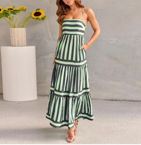 Mooie lange zomerjurk voor dames in diverse kleuren, combineert comfort met elegante uitstraling.