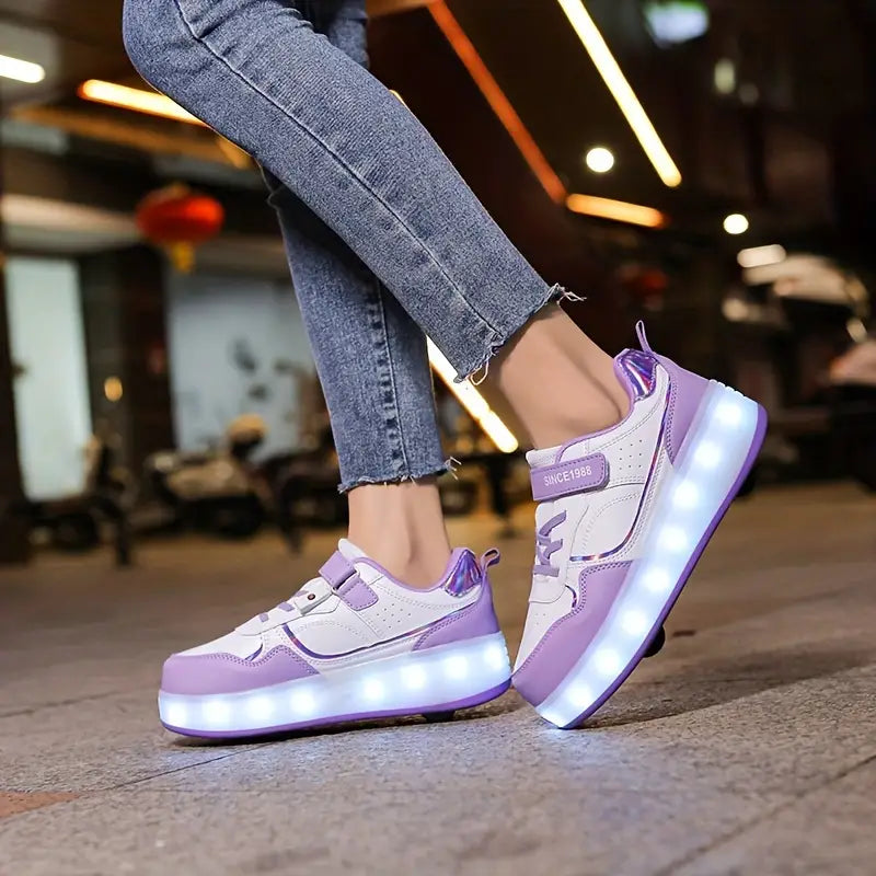 Vrolijke skateschoenen voor kinderen met ingebouwde LED-verlichting, ideaal voor urenlang speelplezier buiten.