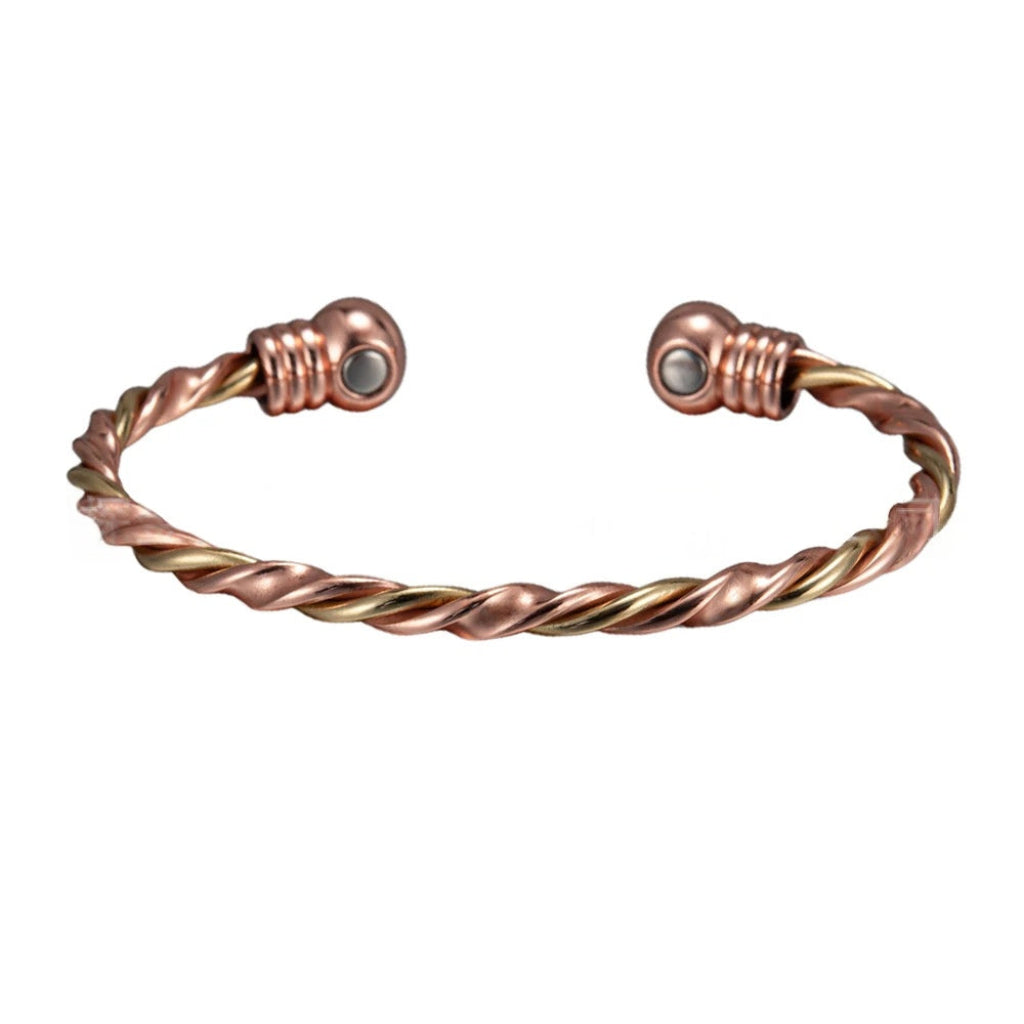 Trendy unisex gedraaide koperen armband met effectieve magnetische therapie. Ideaal als sieraad voor wellness & pols.