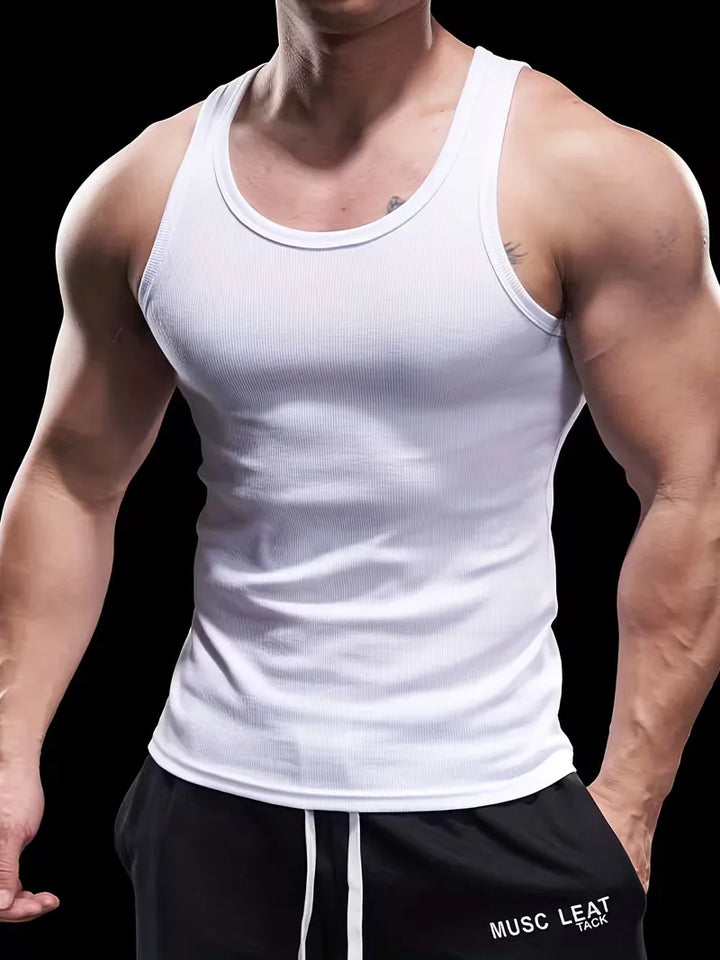 Witte heren slim fit sport tanktop, geribd, perfect voor gym workouts en actieve zomerdagen. Comfortabel.