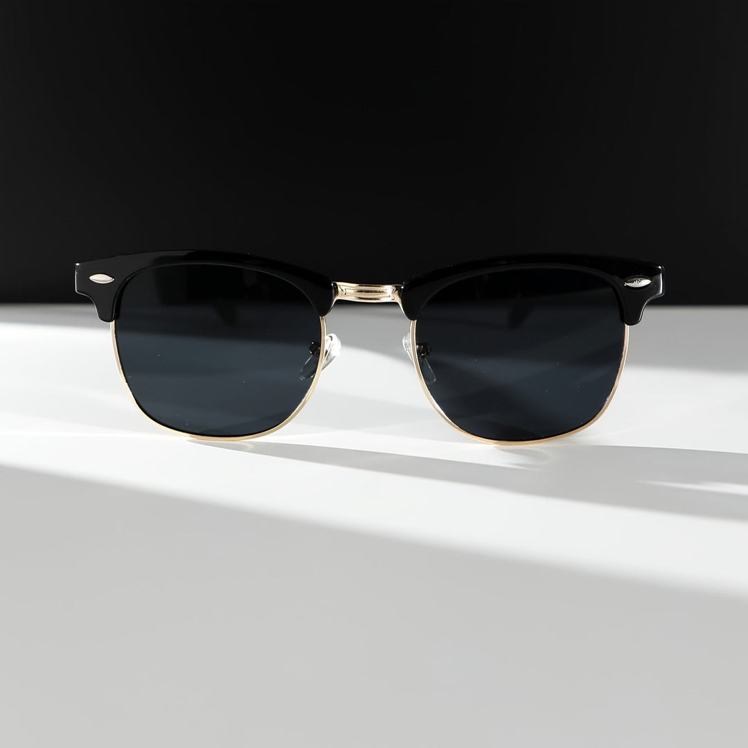 Casual heren zonnebril, tijdloos en trendy. Acetaat montuur biedt comfort en bescherming. Ideaal accessoire.