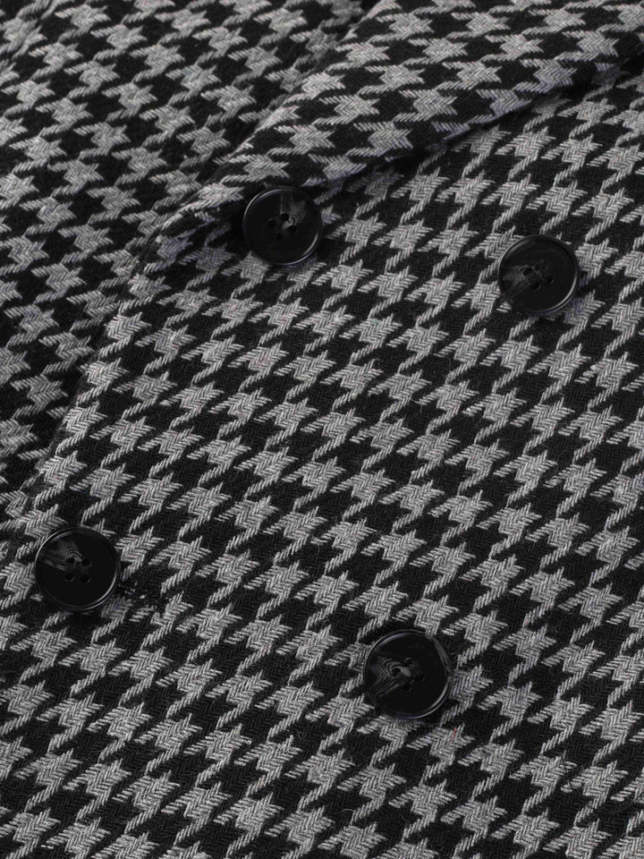 Achteraanzicht van geruite heren blazer Oliver, toont slanke pasvorm en elegant ontwerp, modern heren jasje.