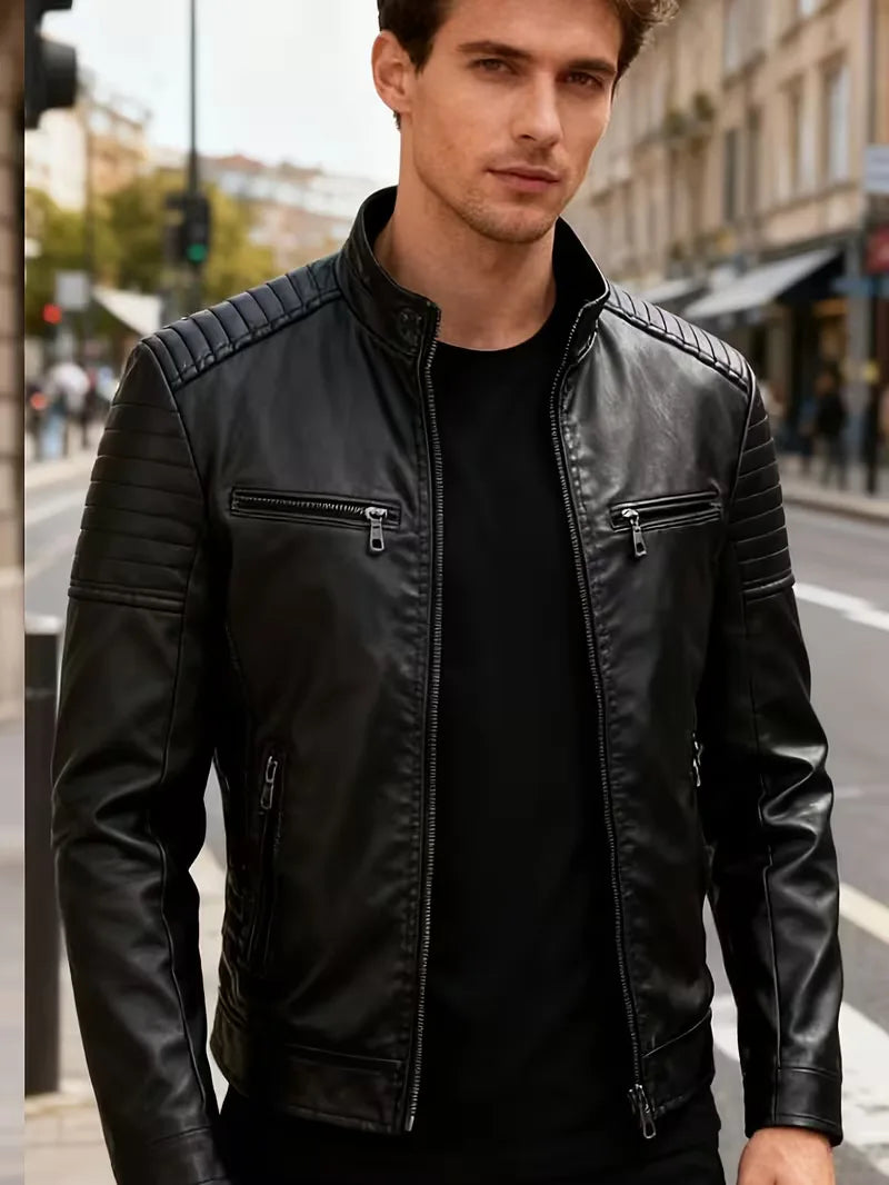 Tijdloze zwarte herenjas met ritssluiting, quilted details op schouders en mandarijnkraag. Voor een casual, stijlvolle look.