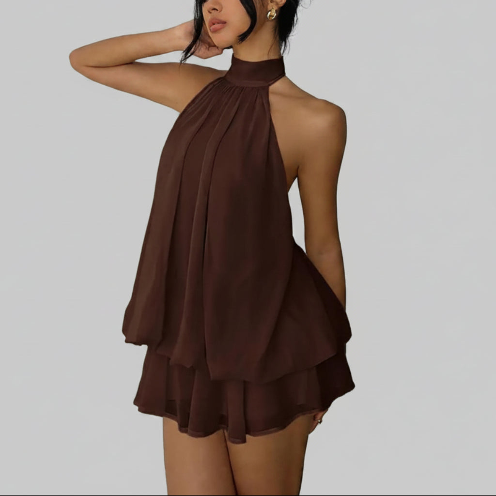 Vrouwen halterjurk met gelaagde A-lijn rok en open rug, een modieuze keuze voor elke gelegenheid.