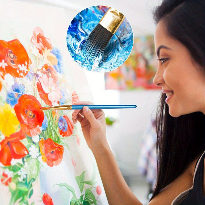 Afbeelding van de complete verfdoos met 18 tubes acrylverf en 10 penselen, essentiële kunstbenodigdheden.