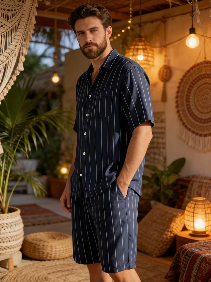 Casual heren zomerset met korte mouwen en comfortabele korte broek, ideaal voor vrije tijd.