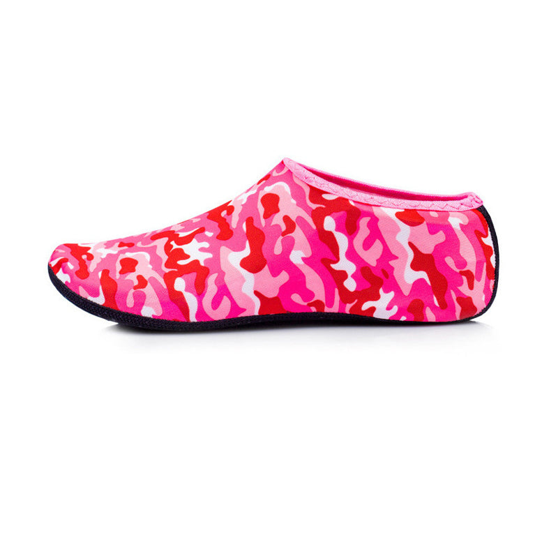 Beschermende WaveStep uniseks waterschoenen; sneldrogend en flexibel voor zorgeloze wateractiviteiten.