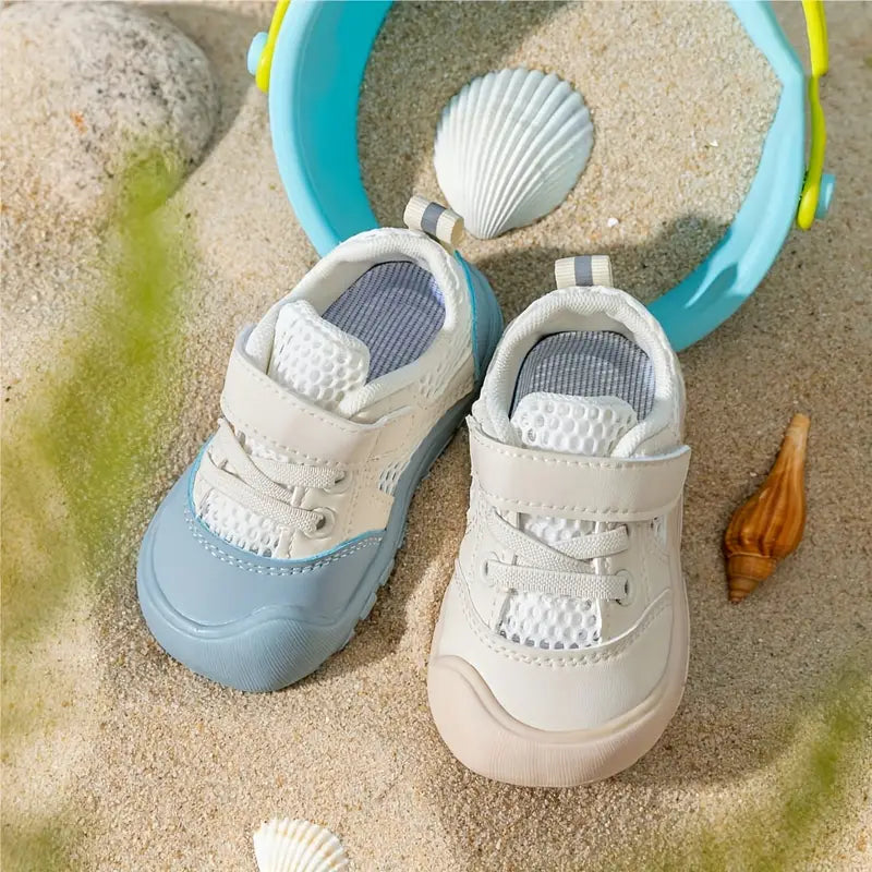 Flexibele FlexiToes baby schoenen met antislip zool, perfect voor comfortabele voetontwikkeling.