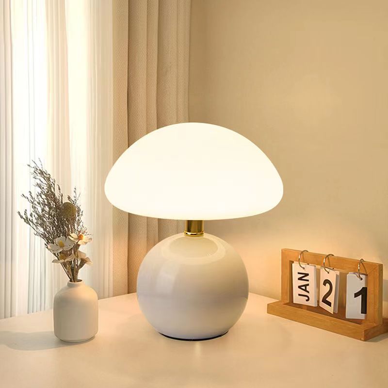 Witte keramische GlowMushroom tafellamp met 3 sfeerlichten; design LED verlichting voor interieur.