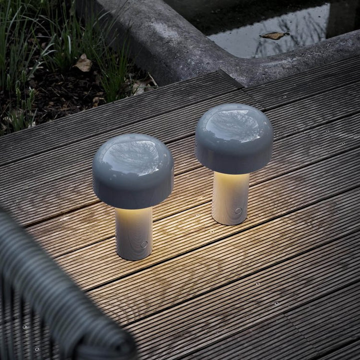 Draadloze Luminor LED tafellamp met dimfunctie, perfect voor een gezellige avond thuis.